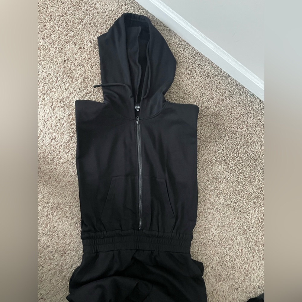 Black Sleeveless Hoodie Jumpsuit